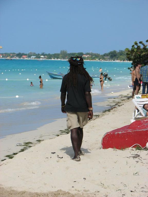 T&T - Tatty And Tony Guesthouse Negril Room photo